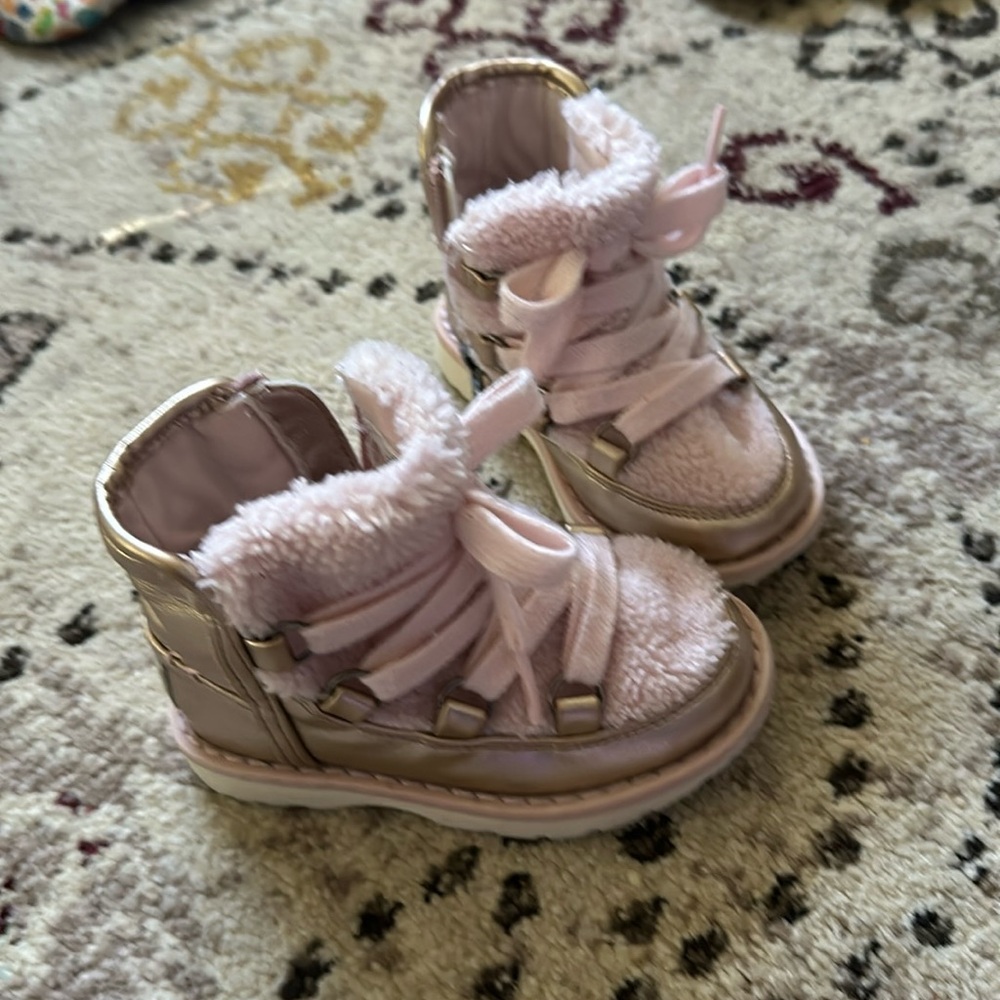 Gold rose toddler girl boots.